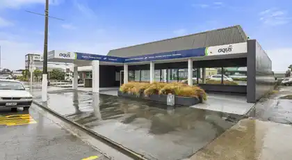 Ticks the Boxes! Attractive Commercial Investment! photo 4