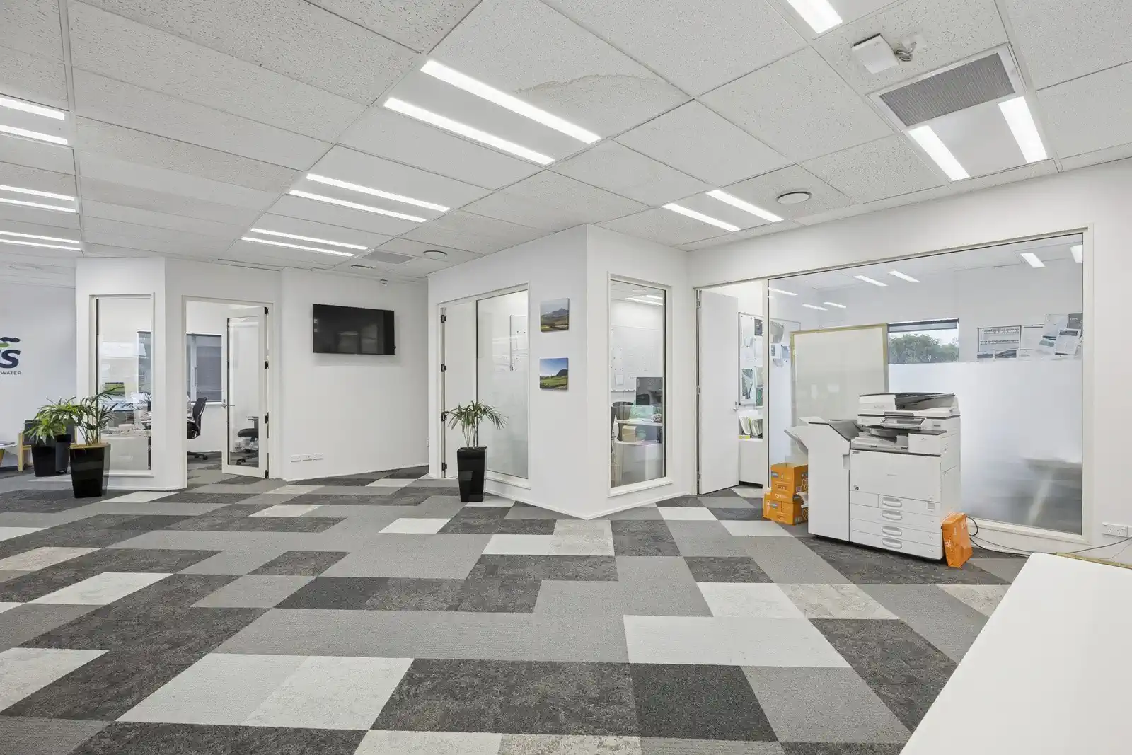 Ticks the Boxes! Attractive Commercial Investment! photo 5