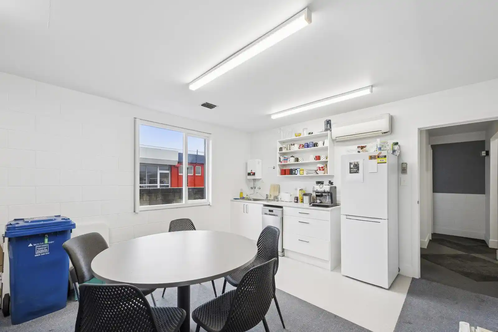 Ticks the Boxes! Attractive Commercial Investment! photo 8